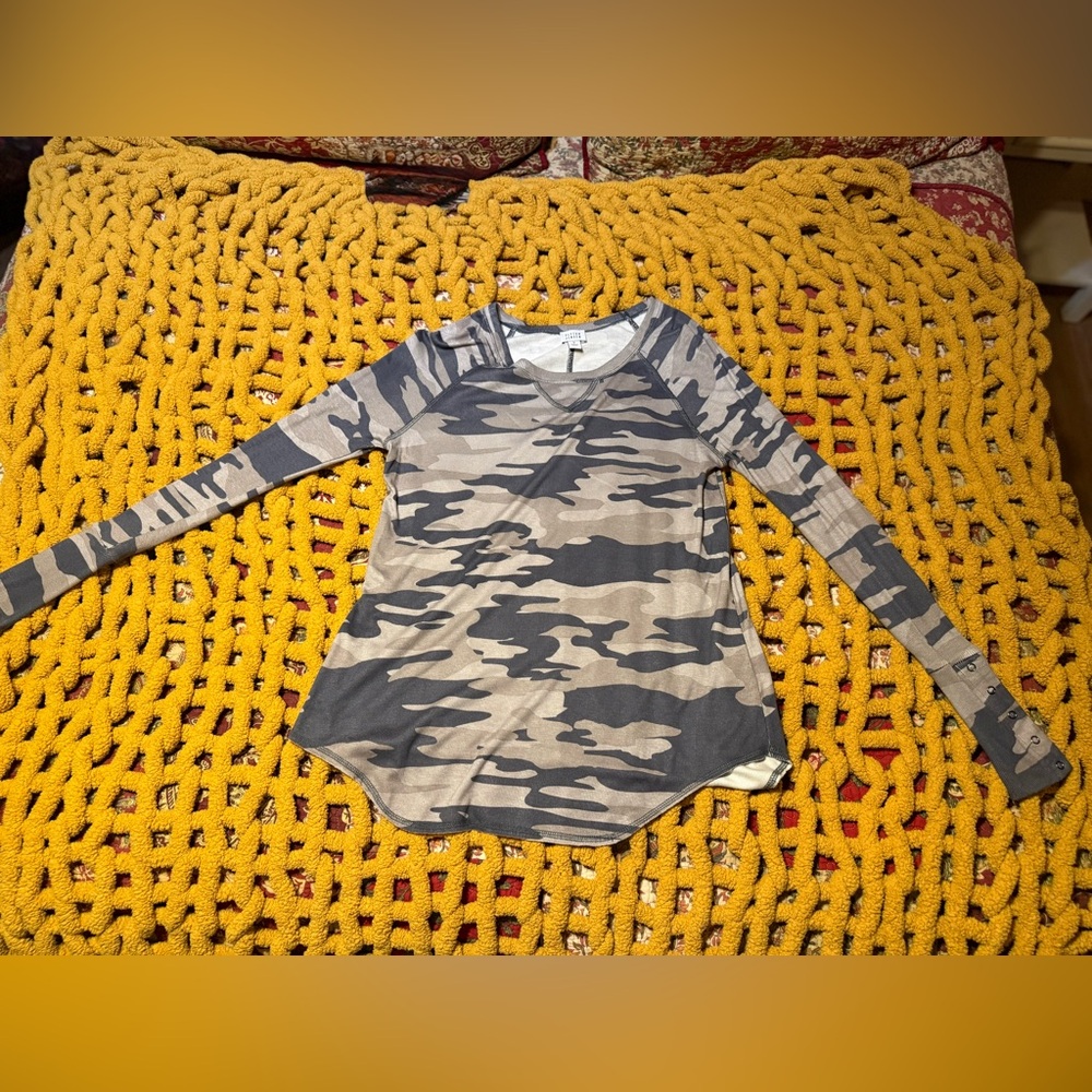 Camo Print Long-Sleeve Tee - Gray/Taupe